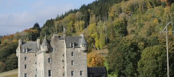 2 สตราทเทย์ ลอดจ์ส