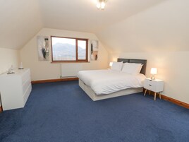 5 bedrooms, individually decorated, individually furnished, free WiFi