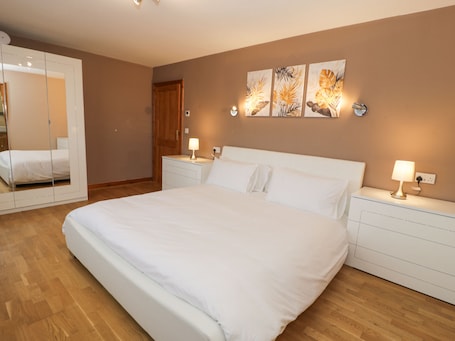 5 ๊ฐ์ ์นจ์ค, ๊ฐ๊ฐ ๋ค๋ฅธ ์คํ์ผ์ ์ธํ
๋ฆฌ์ด, ๊ฐ๊ฐ ๋ค๋ฅด๊ฒ ๊ฐ๊ตฌ ๋น์น, ๋ฌด๋ฃ WiFi