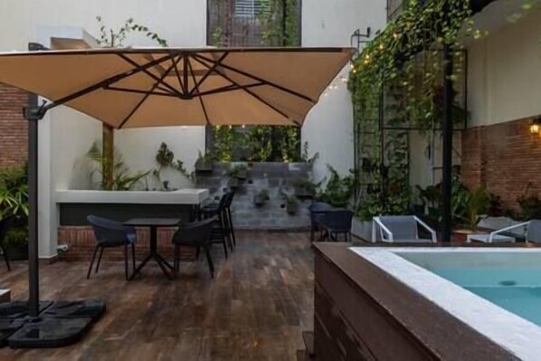 Outdoor dining - Loft 203 - w/living room-Daily Cleaning (Santo Domingo)