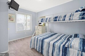 3 bedrooms, iron/ironing board, WiFi, bed sheets - Bayfront uptown OC, 3 BR, Sleeps 9 (Ocean City)