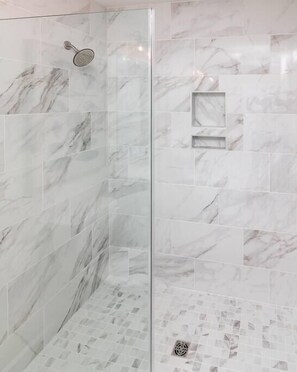 Shower, hair dryer, towels, shampoo