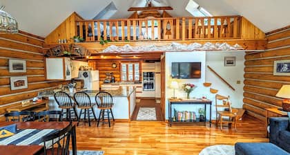 Authentic Log Home in Warren. Ski town. Mountain biking. Short walk to lake.