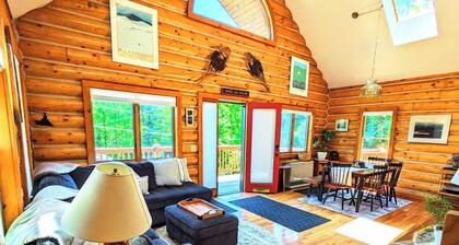 Authentic Log Home in Warren. Ski town. Mountain biking. Short walk to lake.