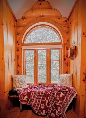 Interior - Handcrafted Log Home Near Sugarbush & Mad River Glen   • Walk to Blueberry Lake (Warren)