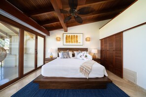 1 bedroom, in-room safe, iron/ironing board, travel cot - Private Beachfront Villa (Playa Flamingo)