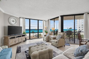 Smart TV, DVD player, books - Free Beach SRVC! Free Beach Bonfires! Incredible Views! Resort Amenities! (Miramar Beach)