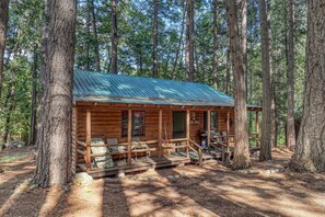 Bed sheets - Yuba River Inn (Sierra City)