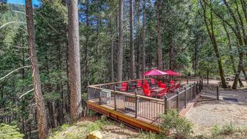 Deluxe Cabin, 2 Bedrooms, Mountain View | Terrace/patio
