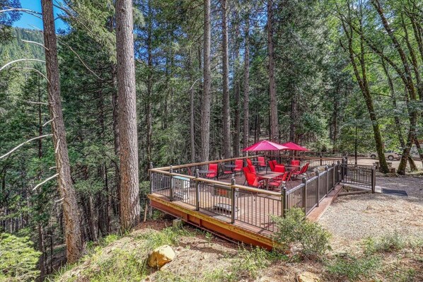 Terrace/patio - Yuba River Inn (Sierra City)