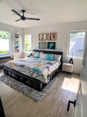 4 bedrooms, desk, WiFi, bed sheets