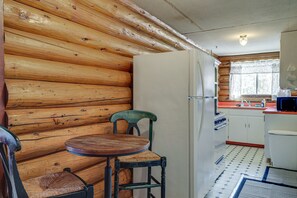 冷蔵庫、電子レンジ、コンロ、コーヒー / ティーメーカー