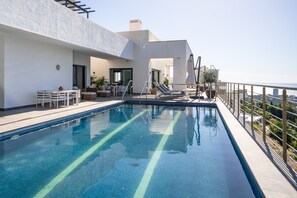 Pool - Luxury villa with amazing views in Altos de Los Monteros, Marbella (Marbella)