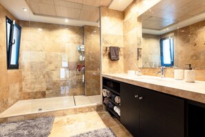 Shower, hair dryer, towels