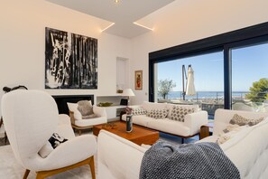 TV - Luxury villa with amazing views in Altos de Los Monteros, Marbella (Marbella)