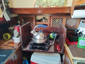 Plaque de cuisson, cafetière/bouilloire, bouilloire électrique