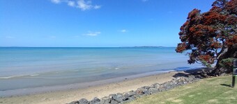 Seaside simplicity in an Ocean-side campground. Morning sun deck. Great views.