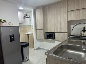Fridge, microwave, oven, coffee/tea maker