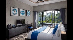 1 slaapkamer, een kluis op de kamer, een bureau