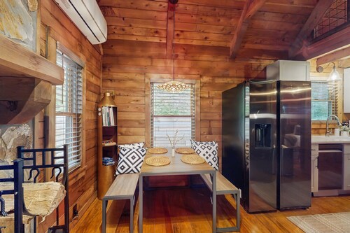 Secluded dog-friendly cabin with wood fireplace, mtn views, & expansive deck