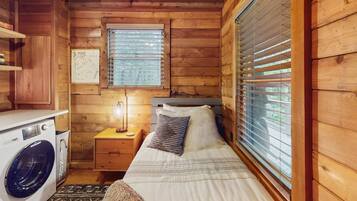 2 bedrooms, internet, bed sheets