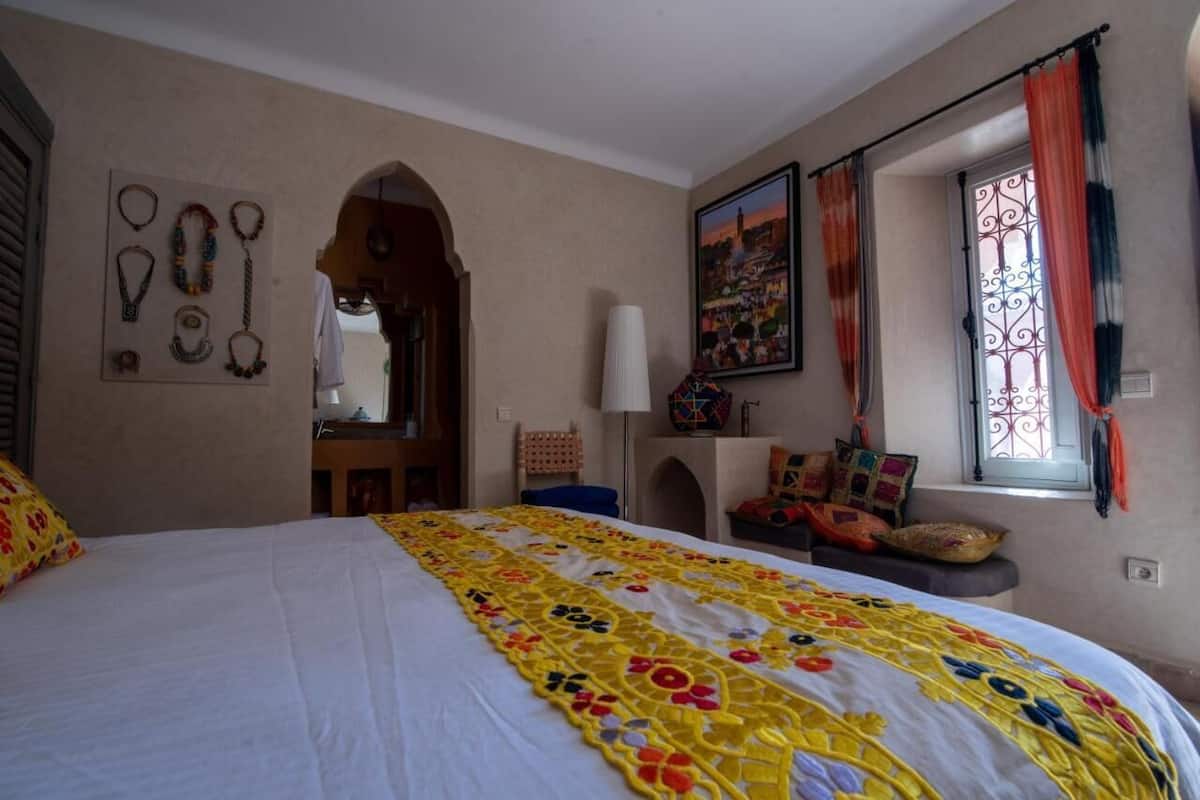 Habitación Deluxe doble | Zona de estar | Una Smart TV
