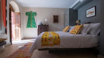Deluxe Double Room | 1 bedroom, in-room safe, laptop workspace, soundproofing