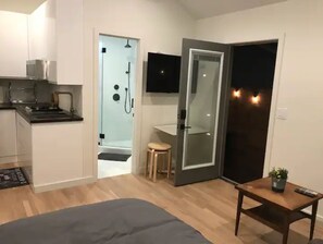 1 chambre, fer et planche Ă repasser, Wi-Fi gratuit, draps fournis