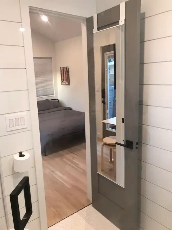 1 chambre, fer et planche Ă repasser, Wi-Fi gratuit, draps fournis