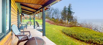 Secluded, peaceful waterfront cabin with furnished patio & full kitchen