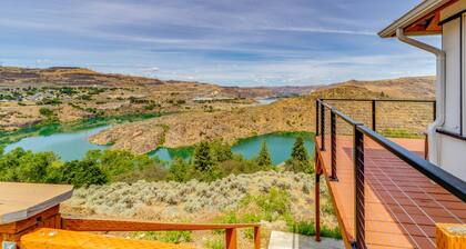 Cozy Grand Coulee Home w/ Deck & Views!