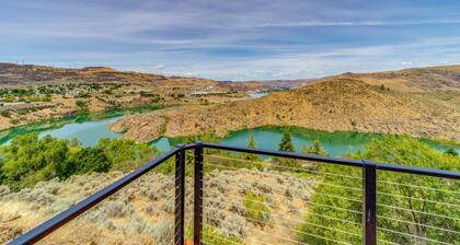 Cozy Grand Coulee Home w/ Deck & Views!