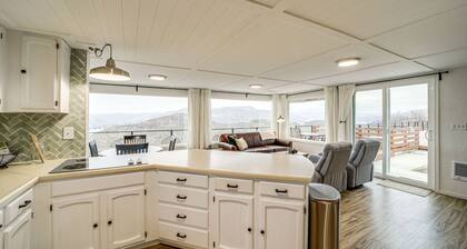 Cozy Grand Coulee Home w/ Deck & Views!