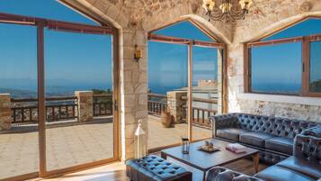 Deluxe Villa and Suites (main building and 3 suites) | Oppholdsområde