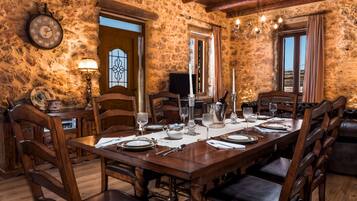 Deluxe Villa and Suites (main building and 3 suites) | Oppholdsområde