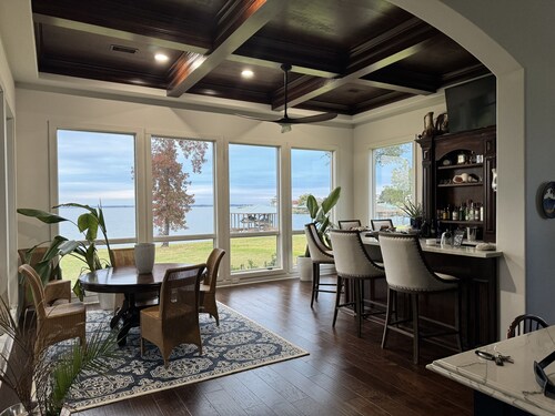 Mediterian Waterfront Estate On Acerage New Ronavation In Gated Community 