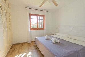 3 chambres, fer et planche à repasser, accès Internet, draps fournis