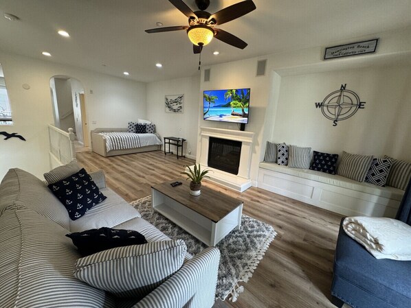 Smart TV, fireplace
