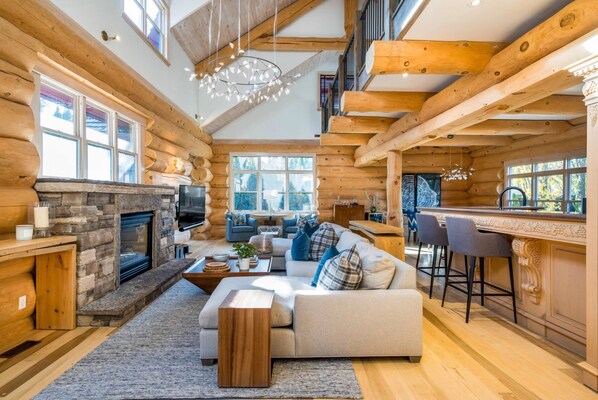 TV, fireplace - 6 bdrm, 4 bath, luxury log ski cabin, steps from Craiglieth ski club! (The Blue Mountains)