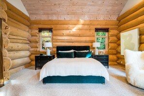 6 bedrooms, WiFi - 6 bdrm, 4 bath, luxury log ski cabin, steps from Craiglieth ski club! (The Blue Mountains)