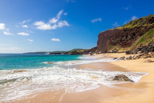 Hawaiian Paradise Getaway. Walk to the beach