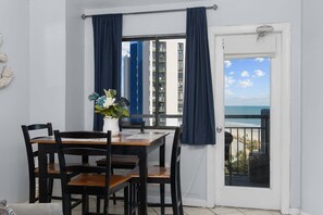 Dining - Blue Water Resort #17 Ocean view condo (Myrtle Beach)