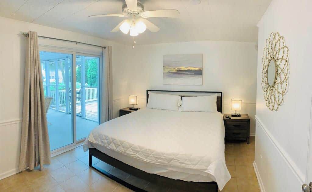 3 bedrooms, iron/ironing board, WiFi, bed sheets