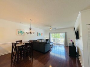 TV - you'll love it! Central location, cute and quiet (Myrtle Beach)