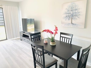 Dining - #A Cozy condo in Surfside beach (Surfside Beach)