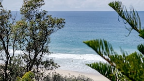Beach nearby - Mooky Beachhouse (Mollymook Beach)