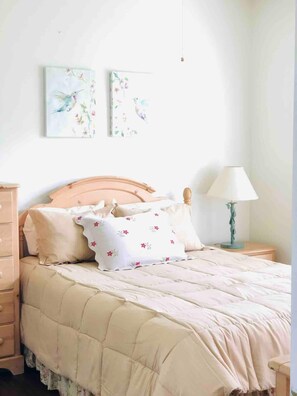 2 bedrooms, iron/ironing board, WiFi, bed sheets