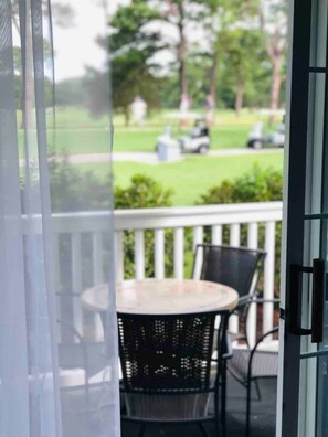 Outdoor dining - Quiet comfortable and cozy vacational condo! (Myrtle Beach)