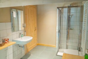 Apartment, 1 Bedroom | Bathroom | Free toiletries, hair dryer - Agriturismo Locanda Case Vecie (Grezzana)