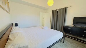 2 habitaciones, tabla de planchar con plancha, wifi y ropa de cama 